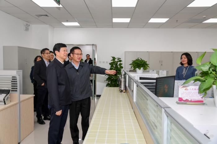 李利在信息中心调研强调:以信息化引领药品监管现代化 李利在信息中心调研强调:以信息化引领药品监管现代化