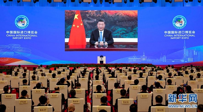 　　11月4日晚，第三届中国国际进口博览会开幕式在上海举行，国家主席习近平以视频方式发表主旨演讲。 新华社记者 黄敬文 摄