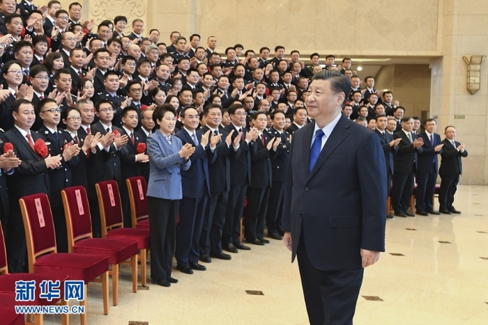 3月29日，党和国家领导人习近平、王沪宁、赵乐际等在北京会见全国扫黑除恶专项斗争总结表彰大会代表。 新华社记者 饶爱民 摄
