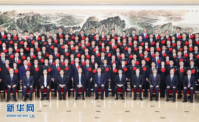 3月29日，党和国家领导人习近平、王沪宁、赵乐际等在北京会见全国扫黑除恶专项斗争总结表彰大会代表。 新华社记者 黄敬文 摄