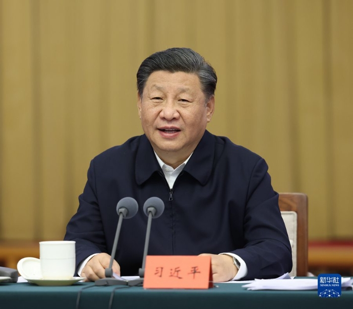 10月22日下午，中共中央总书记、国家主席、中央军委主席习近平在山东省济南市主持召开深入推动黄河流域生态保护和高质量发展座谈会并发表重要讲话。 新华社记者 谢环驰 摄