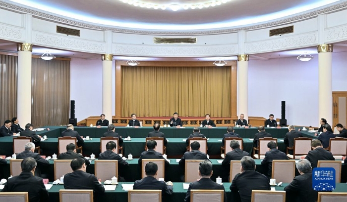 10月22日下午，中共中央总书记、国家主席、中央军委主席习近平在山东省济南市主持召开深入推动黄河流域生态保护和高质量发展座谈会并发表重要讲话。 新华社记者 李学仁 摄