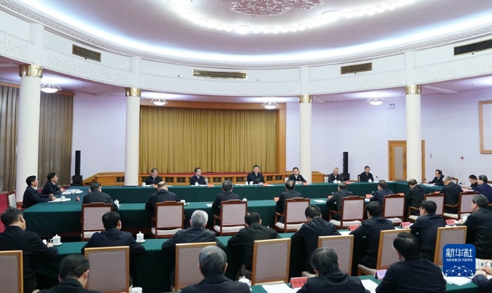 10月22日下午，中共中央总书记、国家主席、中央军委主席习近平在山东省济南市主持召开深入推动黄河流域生态保护和高质量发展座谈会并发表重要讲话。 新华社记者 谢环驰 摄