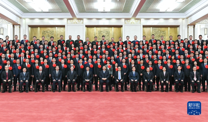 12月15日，党和国家领导人习近平、李克强、王沪宁、韩正等在北京人民大会堂会见平安中国建设表彰大会代表。新华社记者 谢环驰 摄1
