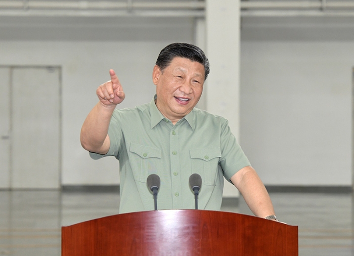 4月12日下午，中共中央总书记、国家主席、中央军委主席习近平到文昌航天发射场视察，代表党中央和中央军委，向发射场全体同志致以诚挚问候。这是习近平发表重要讲话。新华社记者 李刚 摄