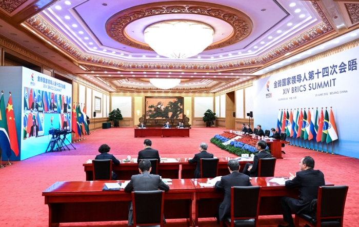 66月23日晚，国家主席习近平在北京以视频方式主持金砖国家领导人第十四次会晤并发表题为《构建高质量伙伴关系 开启金砖合作新征程》的重要讲话。新华社记者 饶爱民 摄