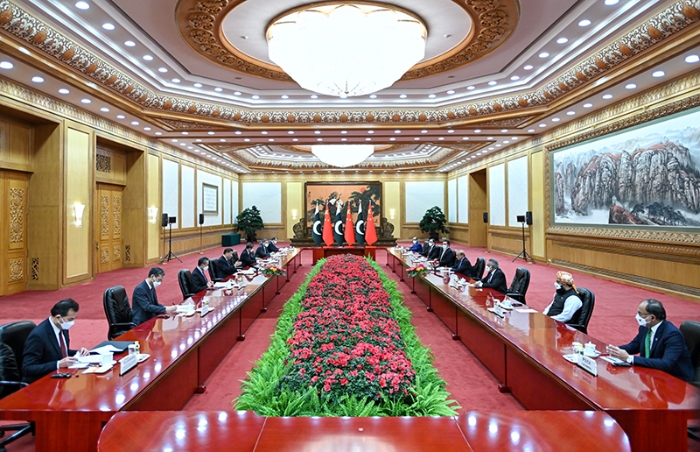 11月2日上午，国家主席习近平在北京人民大会堂会见来华进行正式访问的巴基斯坦总理夏巴兹。新华社记者 谢环驰 摄