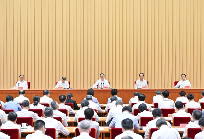 7月22日，全国基础教育工作会议在北京召开。中共中央政治局常委、国务院副总理丁薛祥出席会议并讲话。新华社记者 高洁 摄