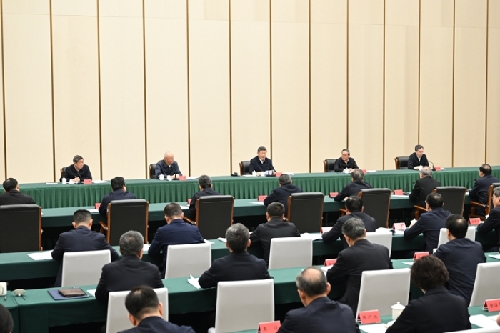 3月23日,中共中央总书记、国家主席、中央军委主席习近平在河北雄安新区考察,并主持召开深入推进雄安新区高质量建设和发展座谈会。这是23日下午,习近平主持召开深入推进雄安新区高质量建设和发展座谈会并发表重要讲话。新华社记者 谢环驰 摄 3月23日,中共中央总书记、国家主席、中央军委主席习近平在河北雄安新区考察,并主持召开深入推进雄安新区高质量建设和发展座谈会。这是23日下午,习近平主持召开深入推进雄安新区高质量建设和发展座谈会并发表重要讲话。新华社记者 谢环驰 摄